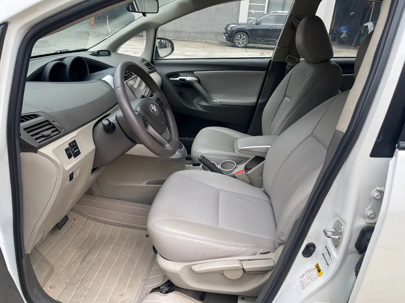 Toyota E'Z 2014 Xingyao 180E CVT Elite Multi-function фото 9
