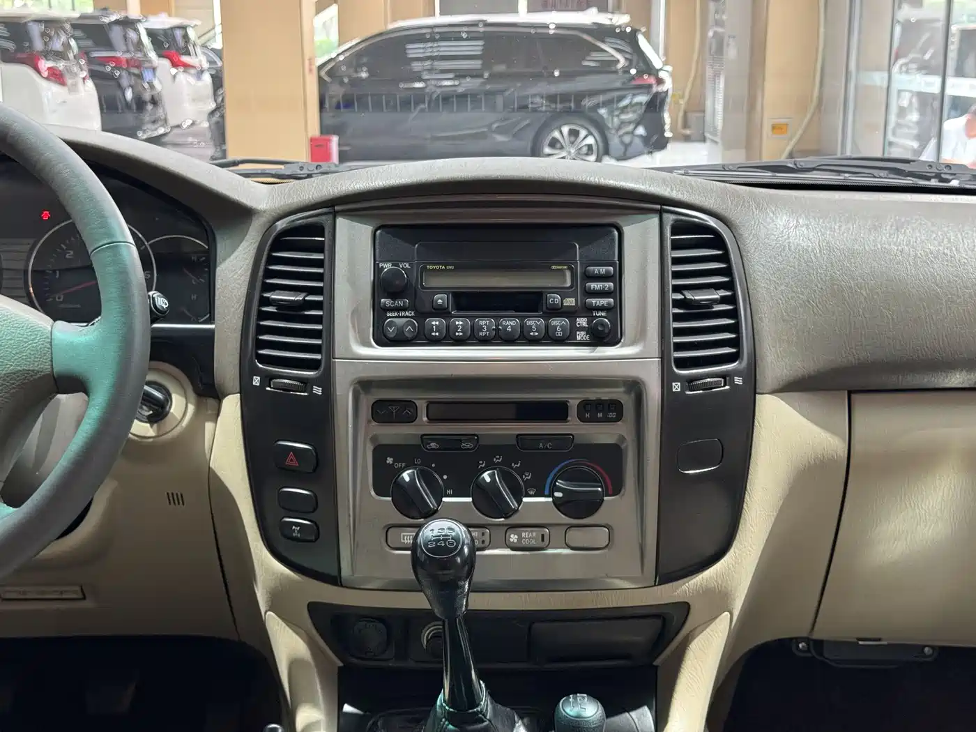 Toyota Land Cruiser 2005 Model 4.7L Automatic VX-R Luxury DVD Edition фото 18