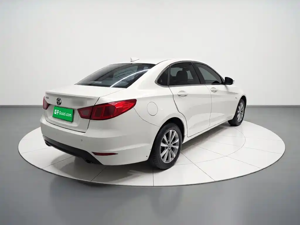 BAIC Senova D50 2015 2015 1.5L Manual Comfort Value Navigation Edition