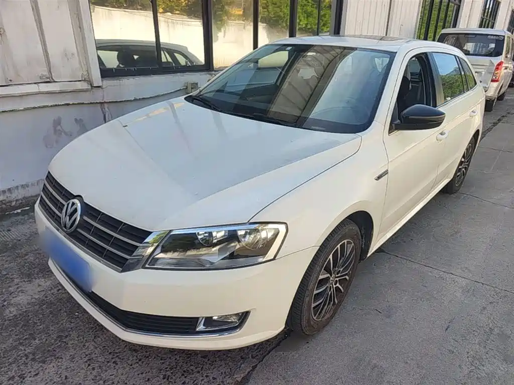 Volkswagen Lavida Tour 2014 1.4TSI Automatic 30th Anniversary Edition фото 2