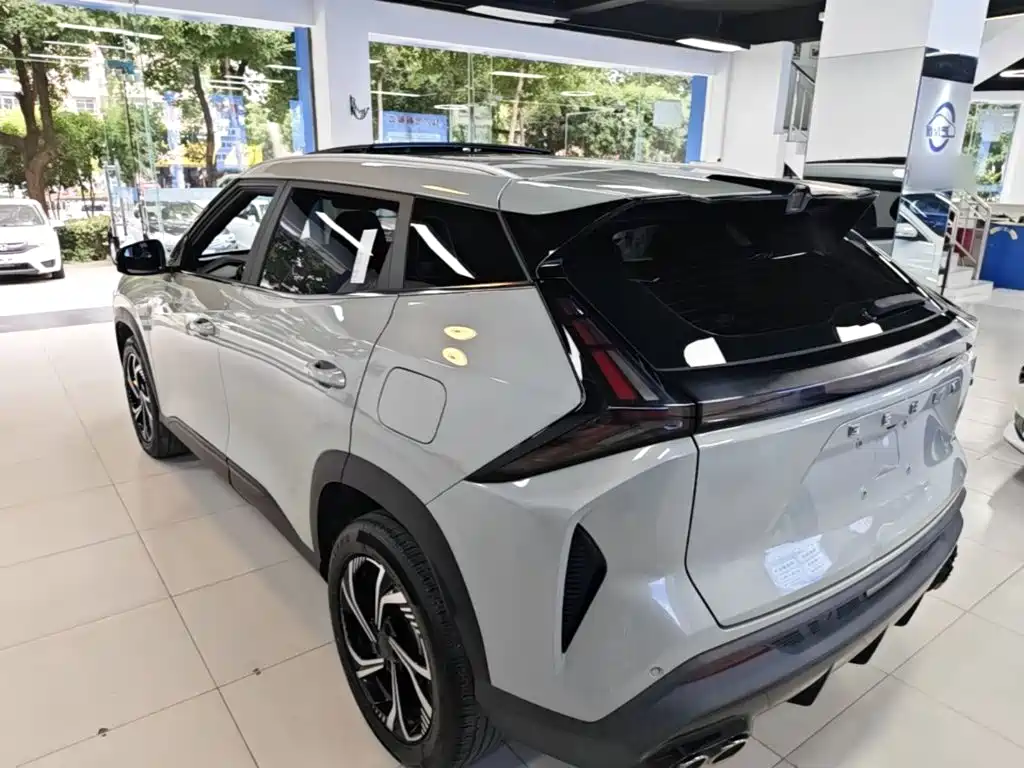 Photo 5 - Geely Atlas