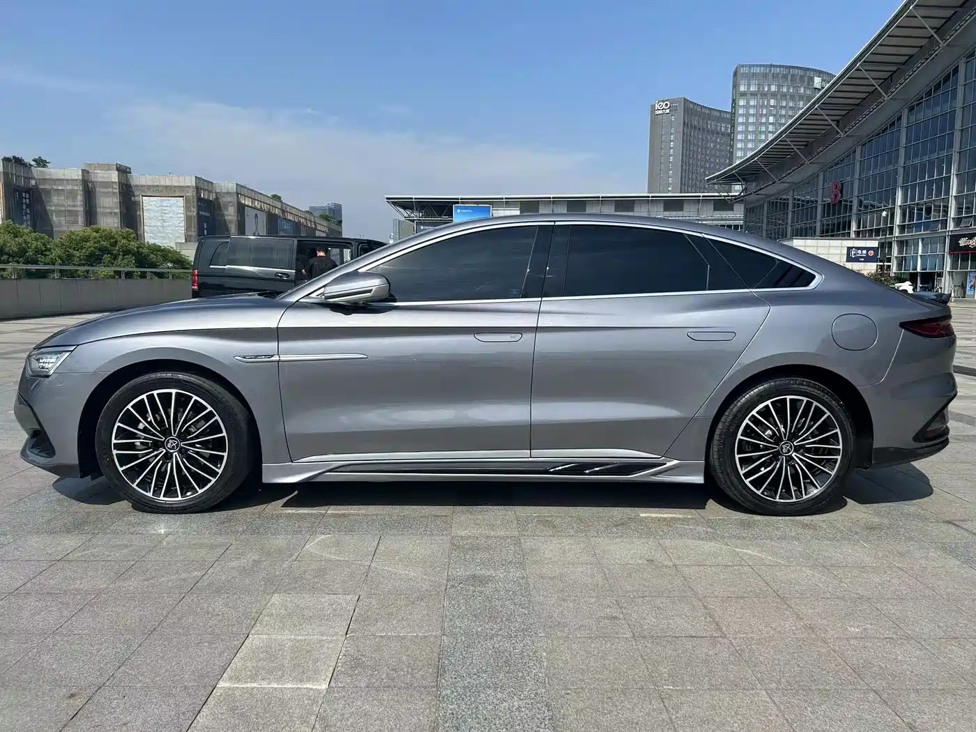 BYD Han 2022 DM-i 121KM Premium фото 7