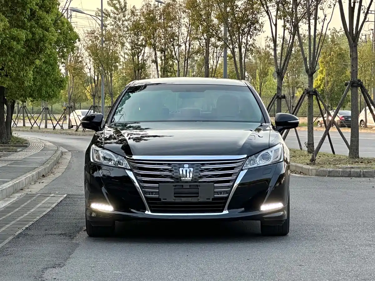 Toyota Crown 2015 2.0T Pioneer фото 2