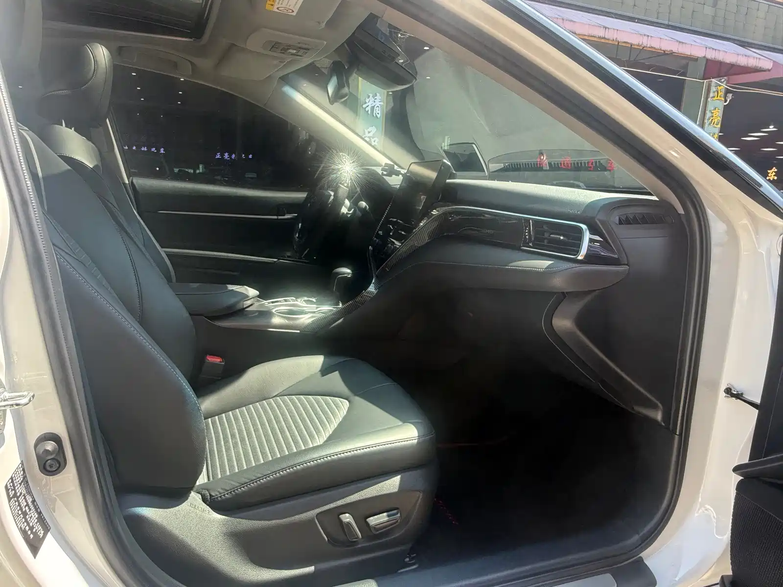 Фото 10 - Toyota Camry