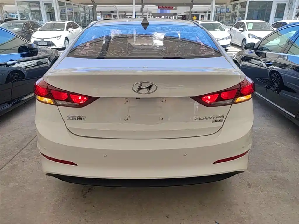 Hyundai Elantra 2016 Model 1.6L Automatic Smart Elite фото 6