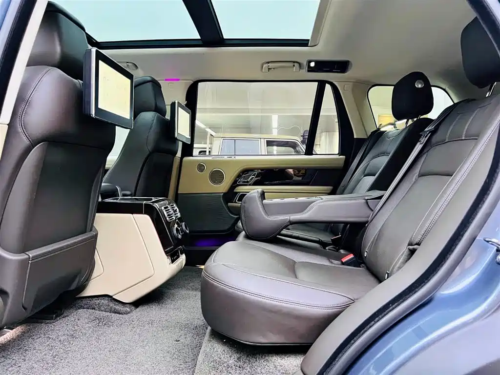 Land Rover Range Rover 2020 3.0 L6 Heritage Extended Edition фото 16