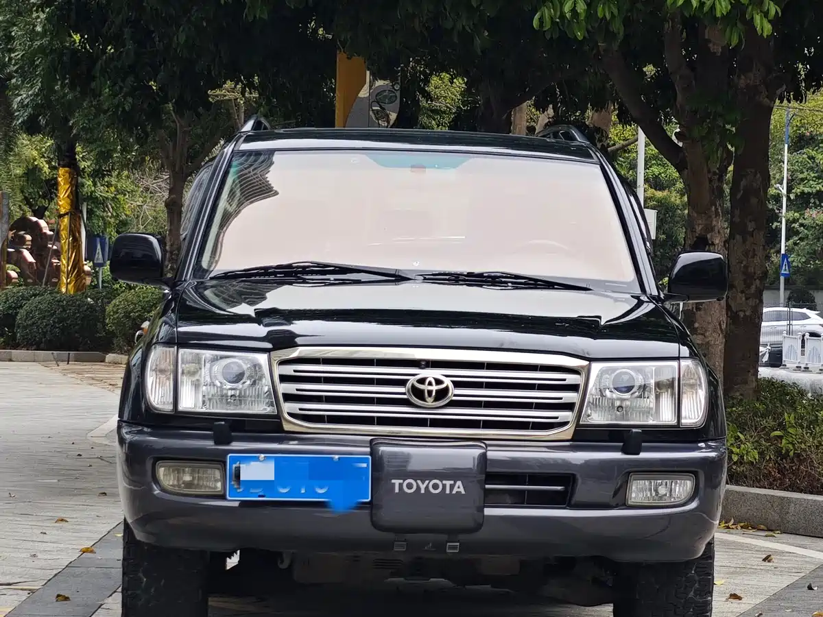 Toyota Land Cruiser фото 2