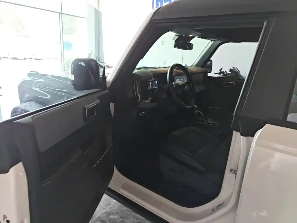 Ford Bronco 2026 2024 2.3T Badlands