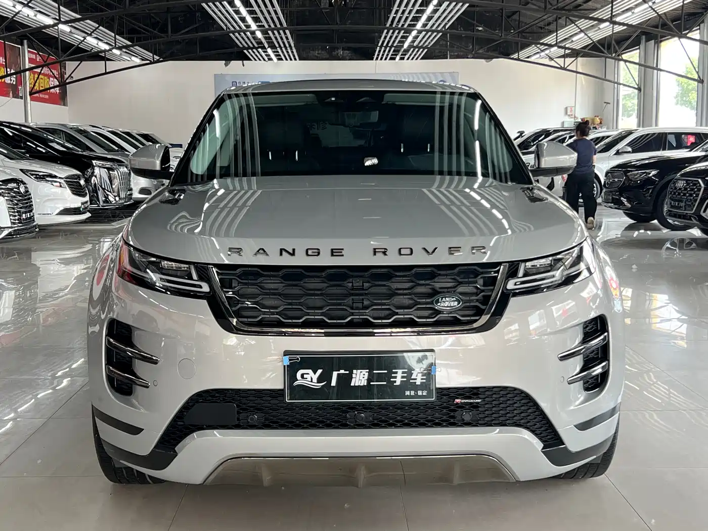 Land Rover Range Rover Evoque 2022 Range Rover Evoque L 249PS R-Dynamic Luxury Edition фото 2