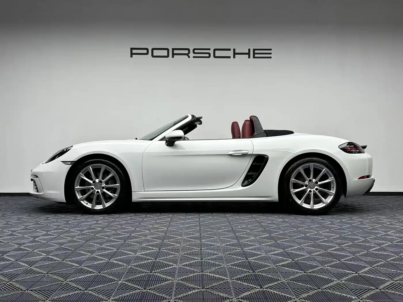 Porsche 718 2022 Boxster 2.0T фото 2