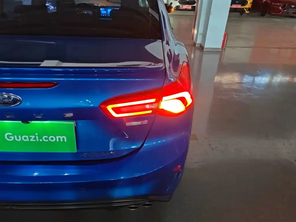 Ford Focus 2022 2021 Sedan EcoBoost 180 Auto ST Line