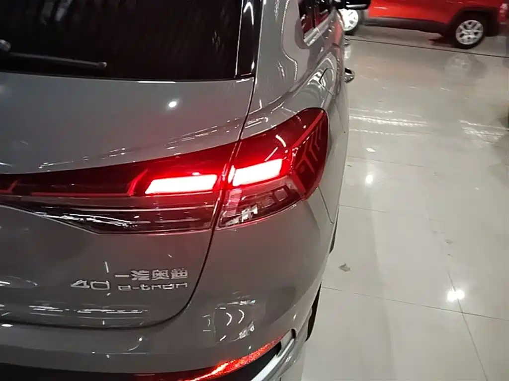 Audi Q4 e-tron 2024 40 e-tron Creation Edition фото 8