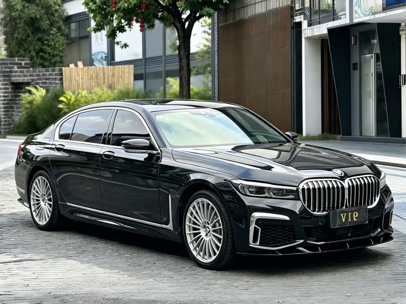 BMW 7 Series 2017 740Li xDrive Luxury Edition фото 3