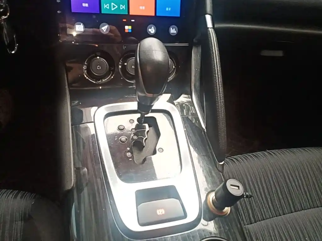 Peugeot 3008 2015 2.0L Automatic Classic Edition фото 14