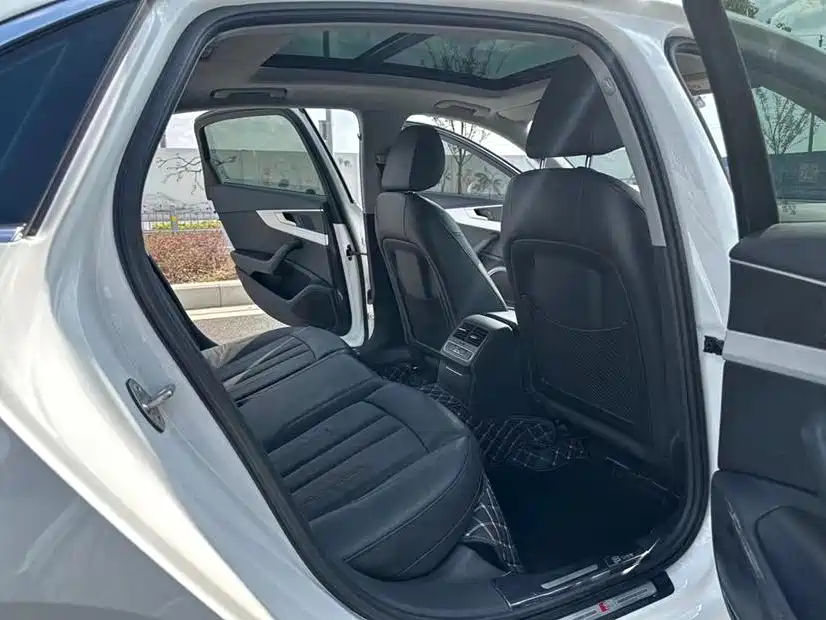 Фото 7 - Audi A4L