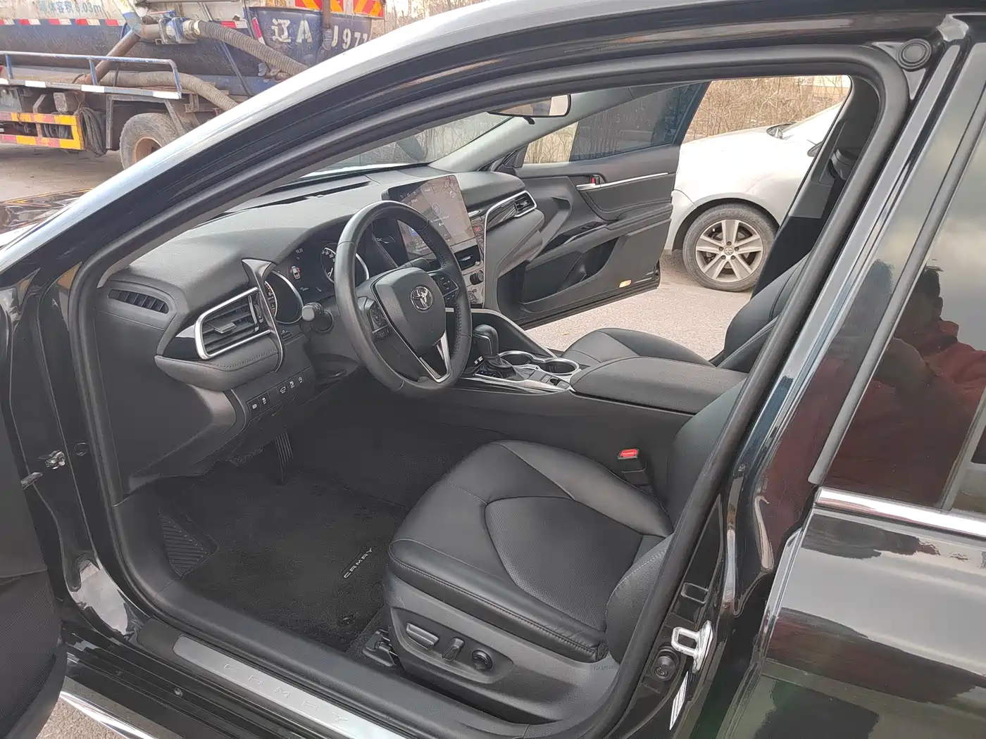 Toyota Camry 2023 2.0G Luxury Edition фото 15