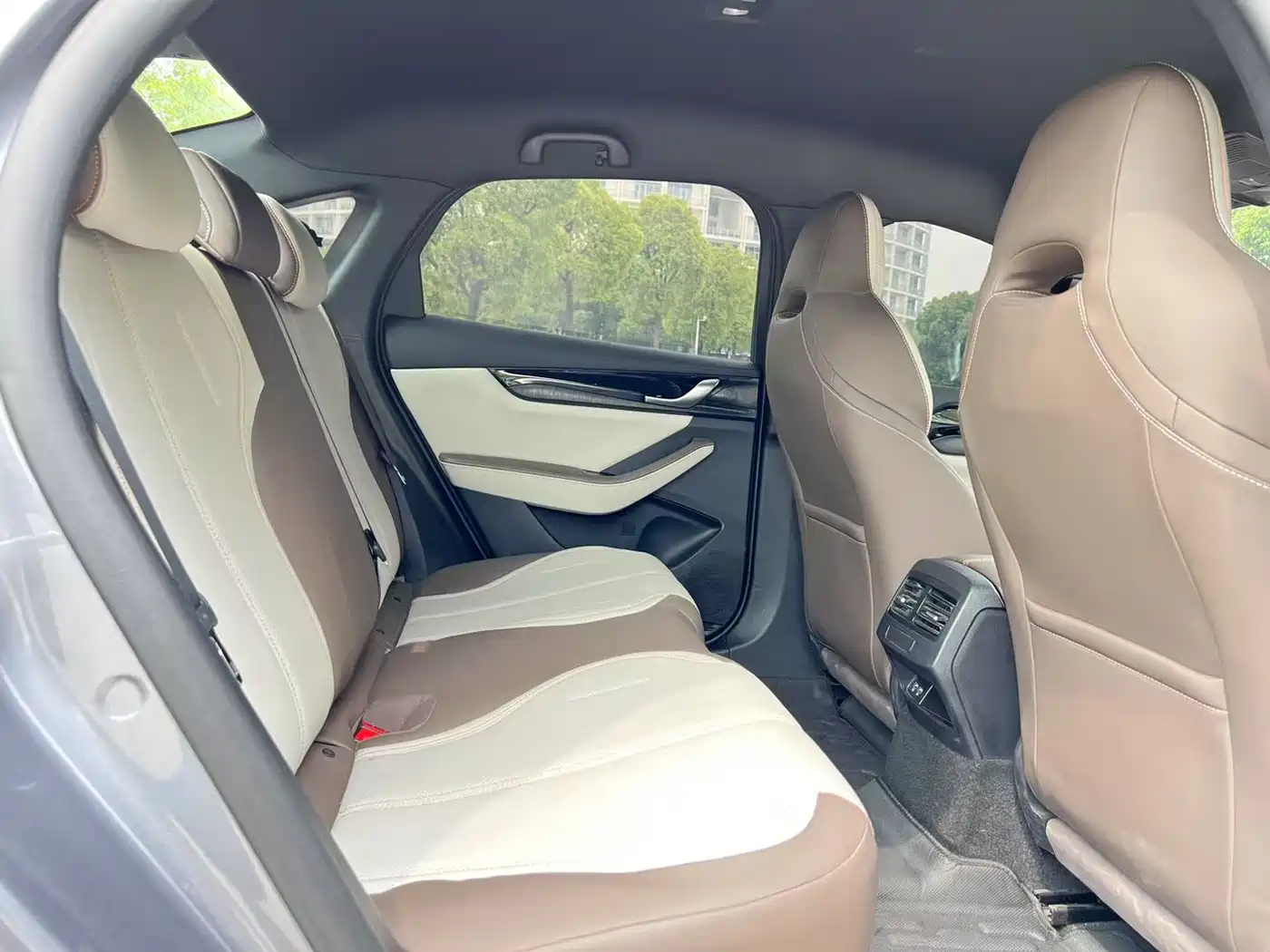 BYD Qin PLUS 2024 Glory Edition DM-i 55KM Leading фото 5