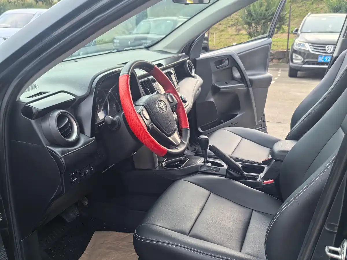 Toyota RAV4 Rongfang 2016 2.0L CVT 2WD Trend (China V) фото 9