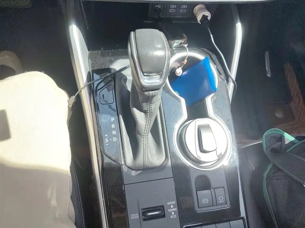 Toyota Highlander 2022 Model Dual Engine 2.5L 4WD Premium Edition 7-Seater фото 7