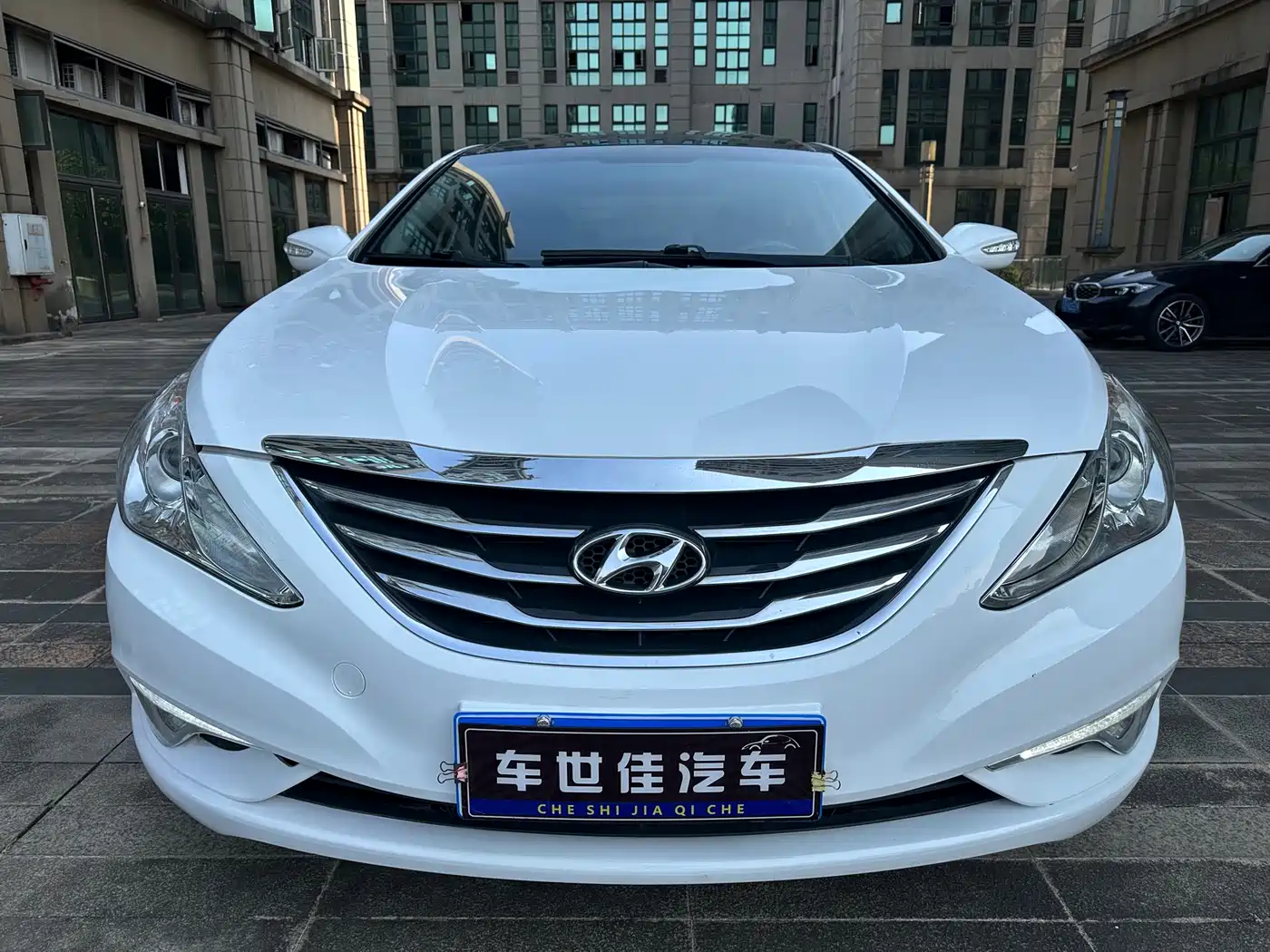 Hyundai Sonata 2014 2.0L Automatic Luxury фото 2