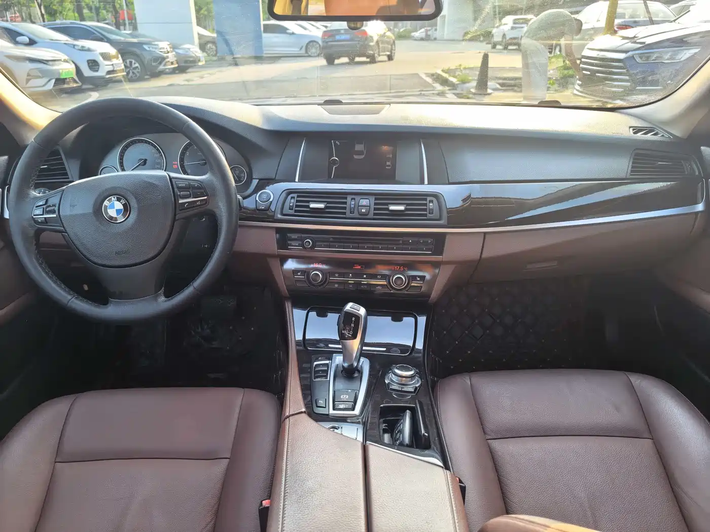 BMW 5 Series 2014 525Li Leading фото 13