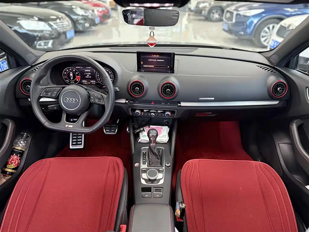 Audi S3 2019 Audi S3 2.0T Limousine фото 6