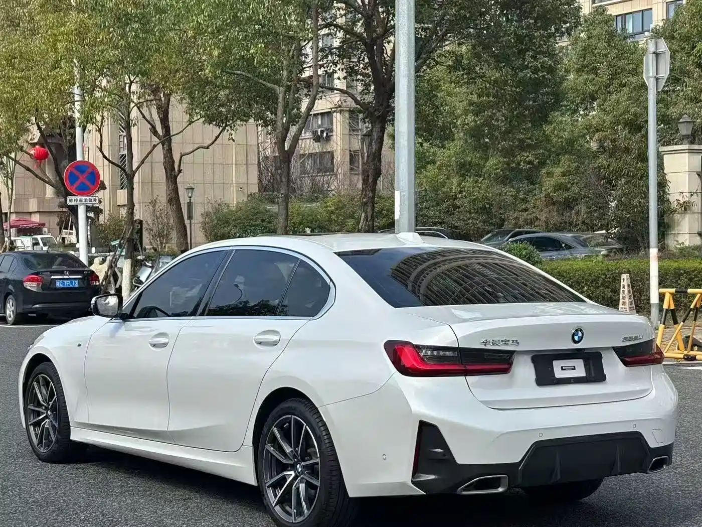 BMW 3 Series 2023 325Li M Sport Package фото 6