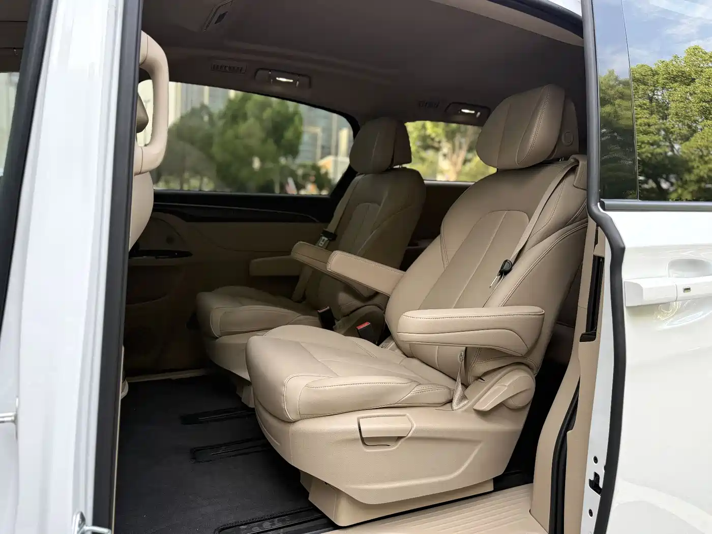 Buick GL8 2025 Land Business Class First Edition фото 10