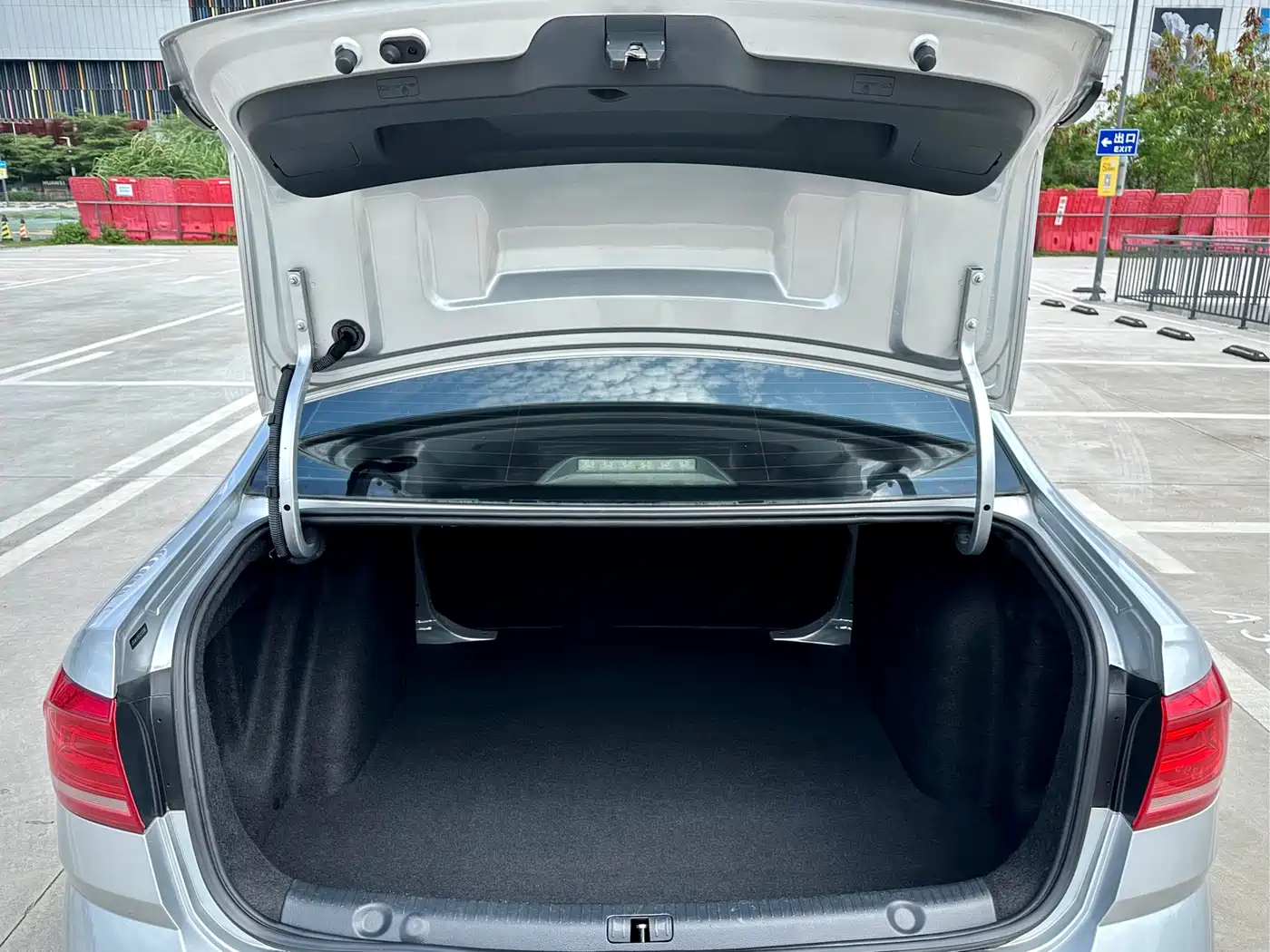 Volkswagen Lavida 2015 1.6L Automatic Trend Edition фото 17