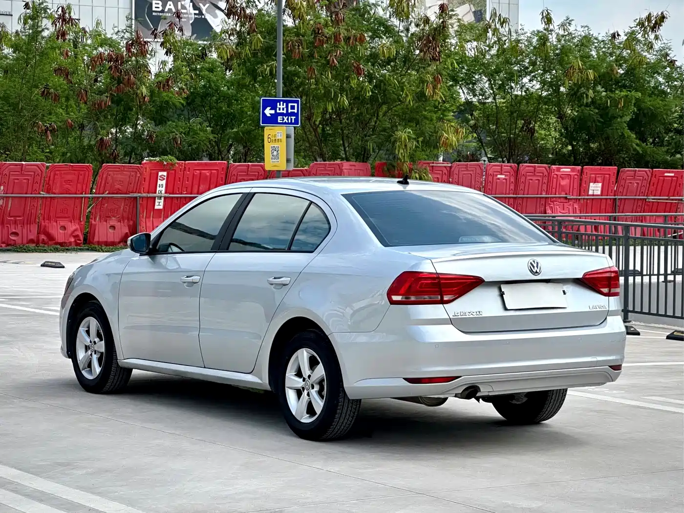 Volkswagen Lavida 2015 1.6L Automatic Trend Edition фото 5