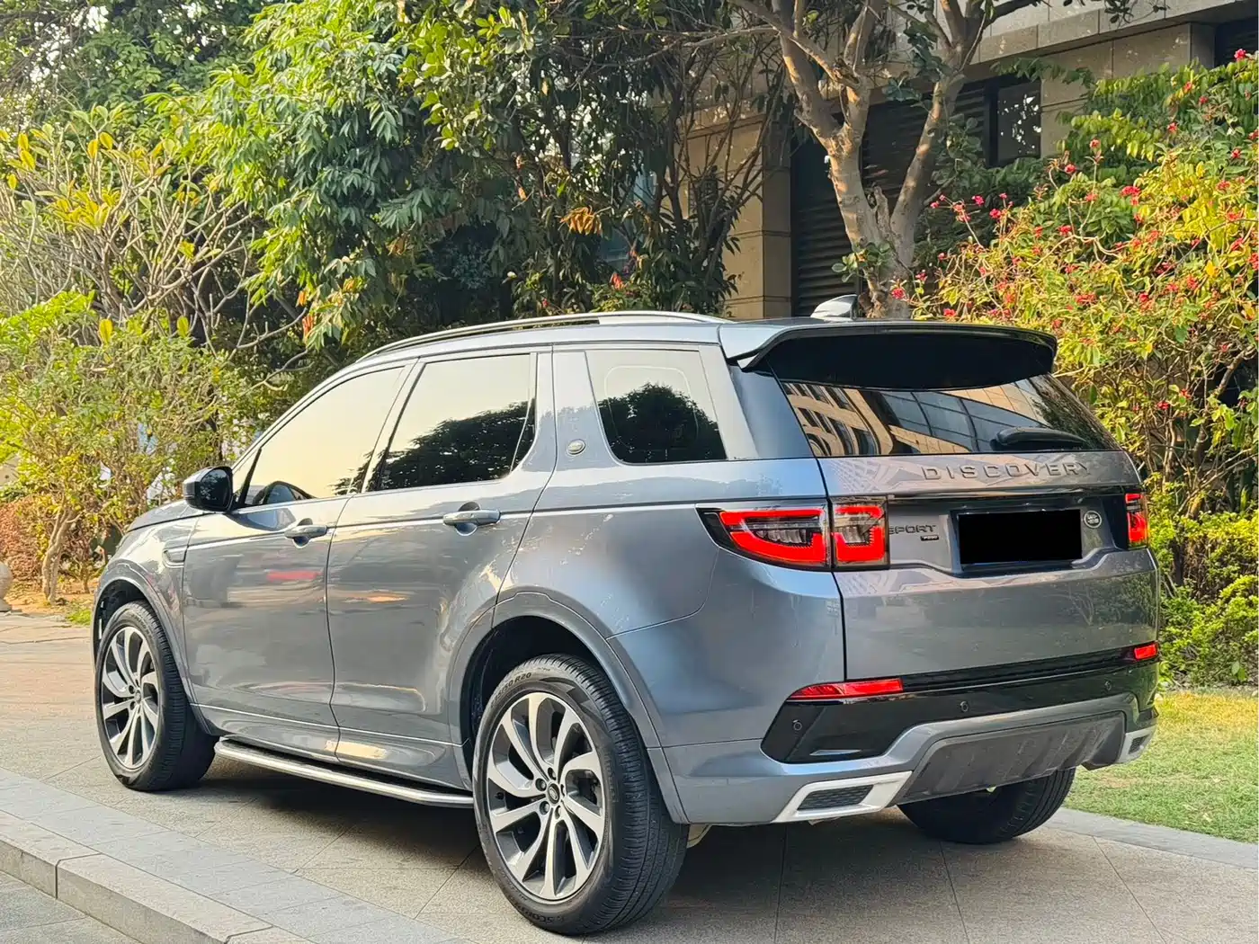 Land Rover Discovery Sport 2022 Model 249PS R-Dynamic S Performance Edition 5-Seater фото 6