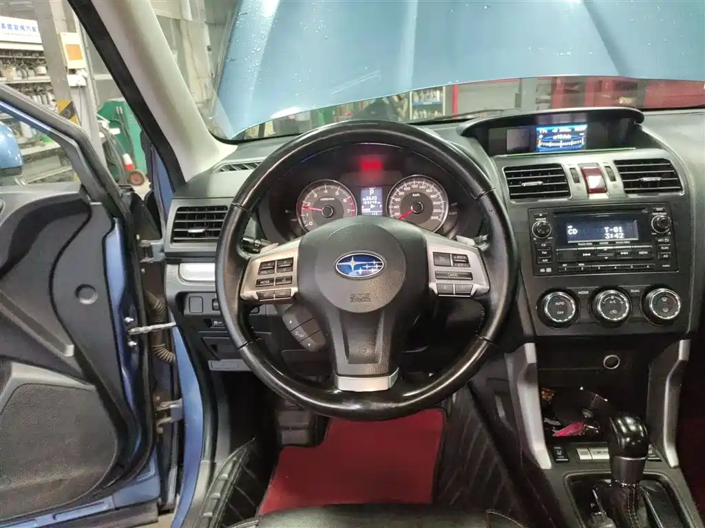 Subaru Forester 2013 2.5i Automatic Premium Edition фото 3