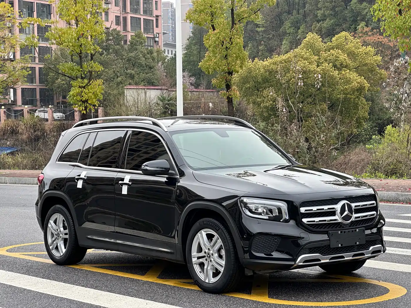 MERCEDES-BENZ GLB