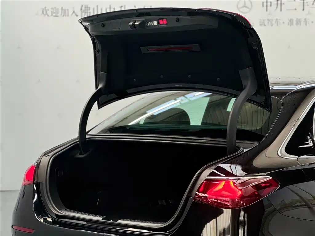 Mercedes-Benz E-Class 2024 E 300 L Fashion фото 3