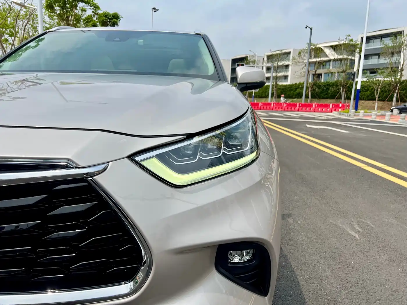 Toyota Highlander 2022 Dual Engine 2.5L 4WD Supreme Edition 7-Seater фото 5