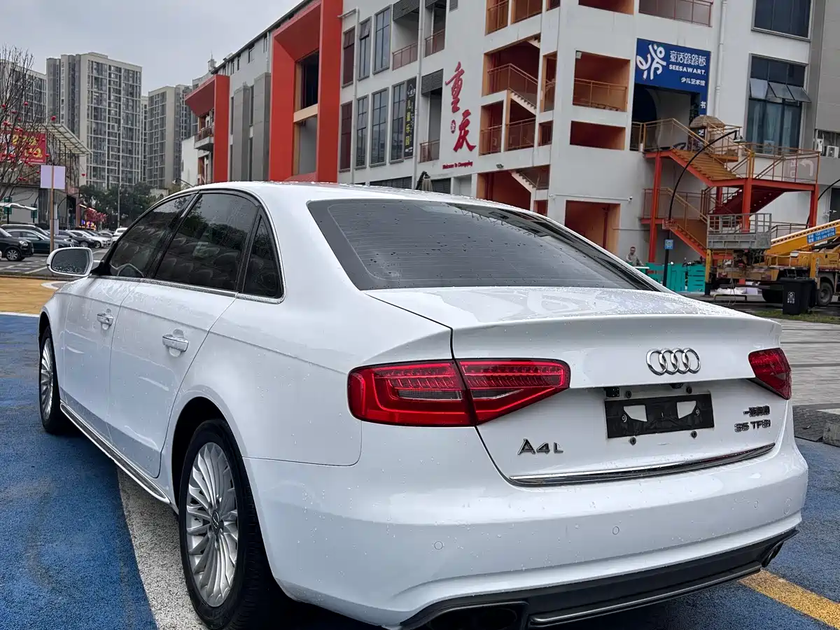 Audi A4L 2016 35 TFSI Collector's Edition S line Comfort фото 7