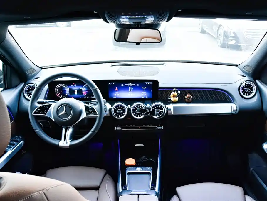 MERCEDES-BENZ GLB