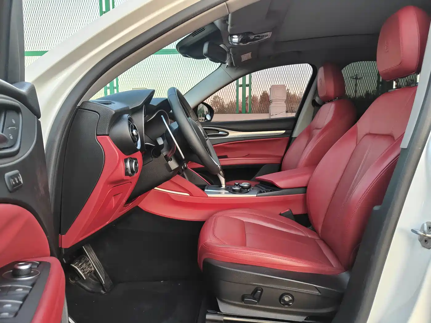 Alfa Romeo Stelvio 2019 2017 2.0T 200HP Luxury Edition
