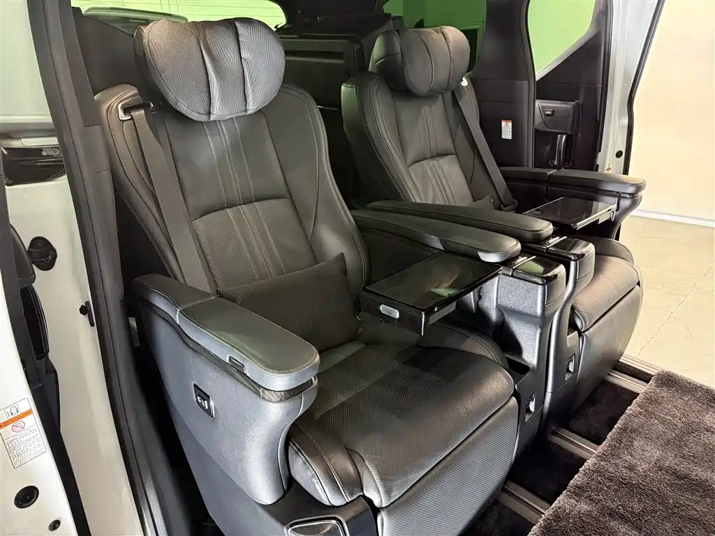 Lexus LM 2020 300h Seven-Seater Elegance Edition фото 16