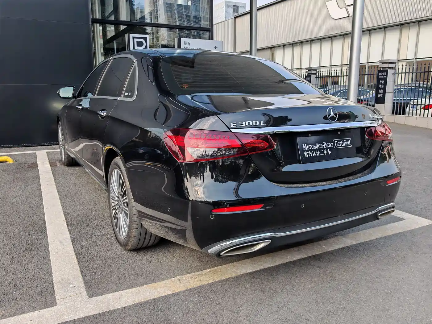 Mercedes-Benz E-Class 2022 E 300 L Luxury фото 16