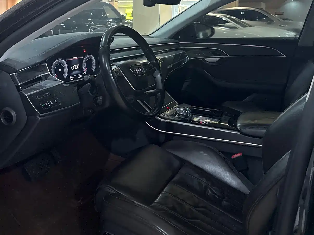 Фото 4 - Audi A8