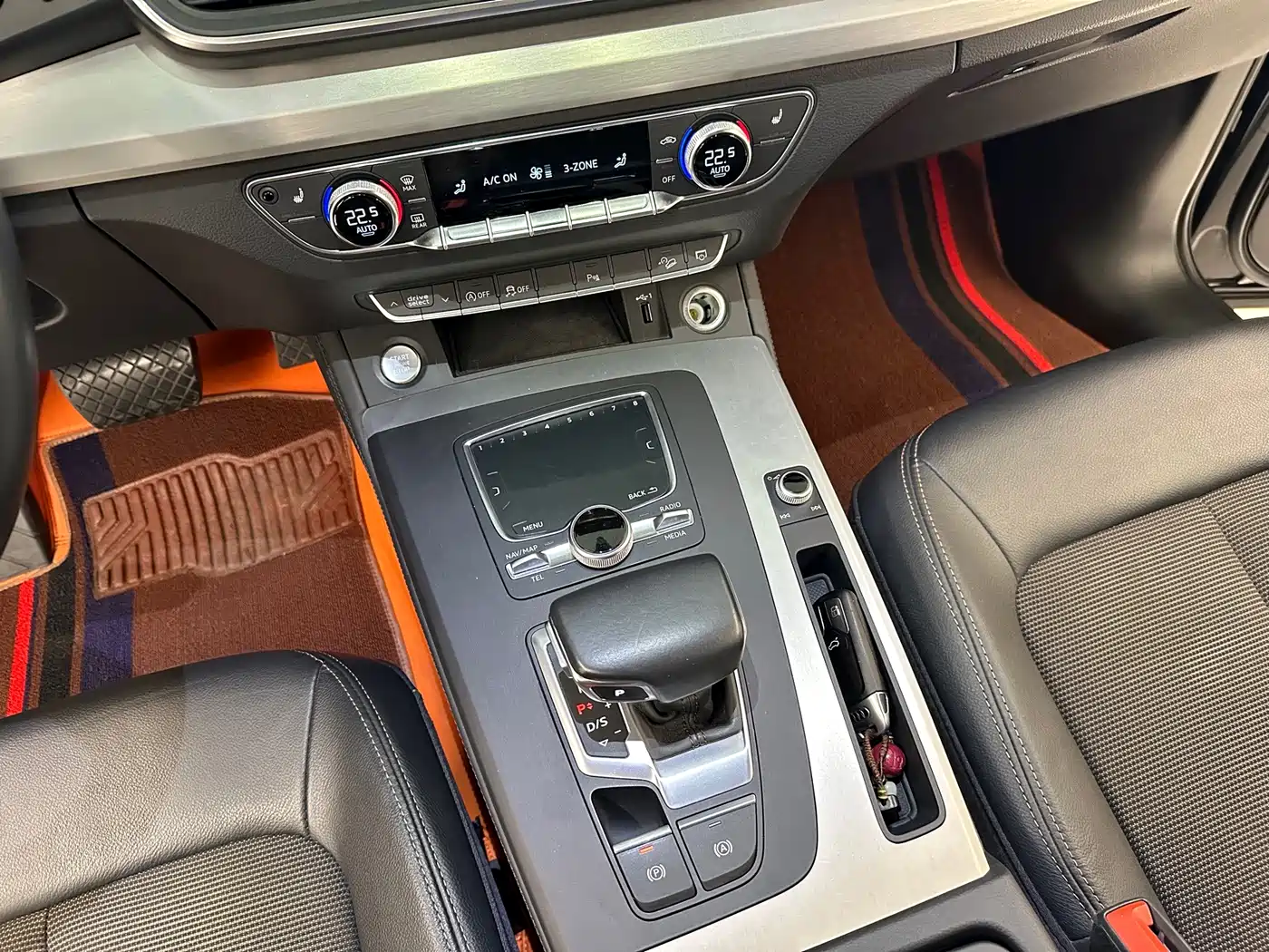Фото 19 - Audi Q5L