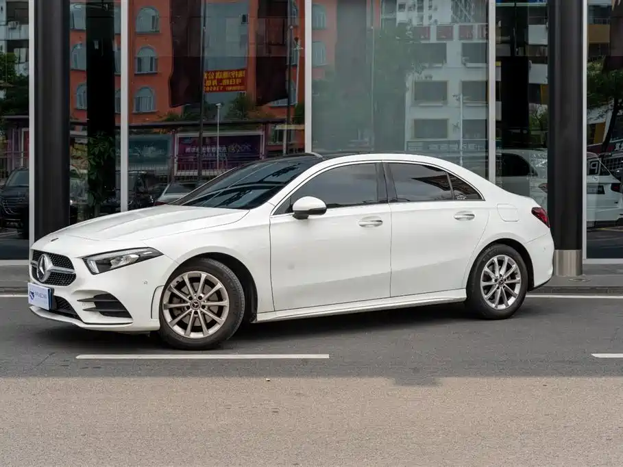 Mercedes-Benz A-Class 2021 A 200 L Sport Sedan Fashion Edition фото 2