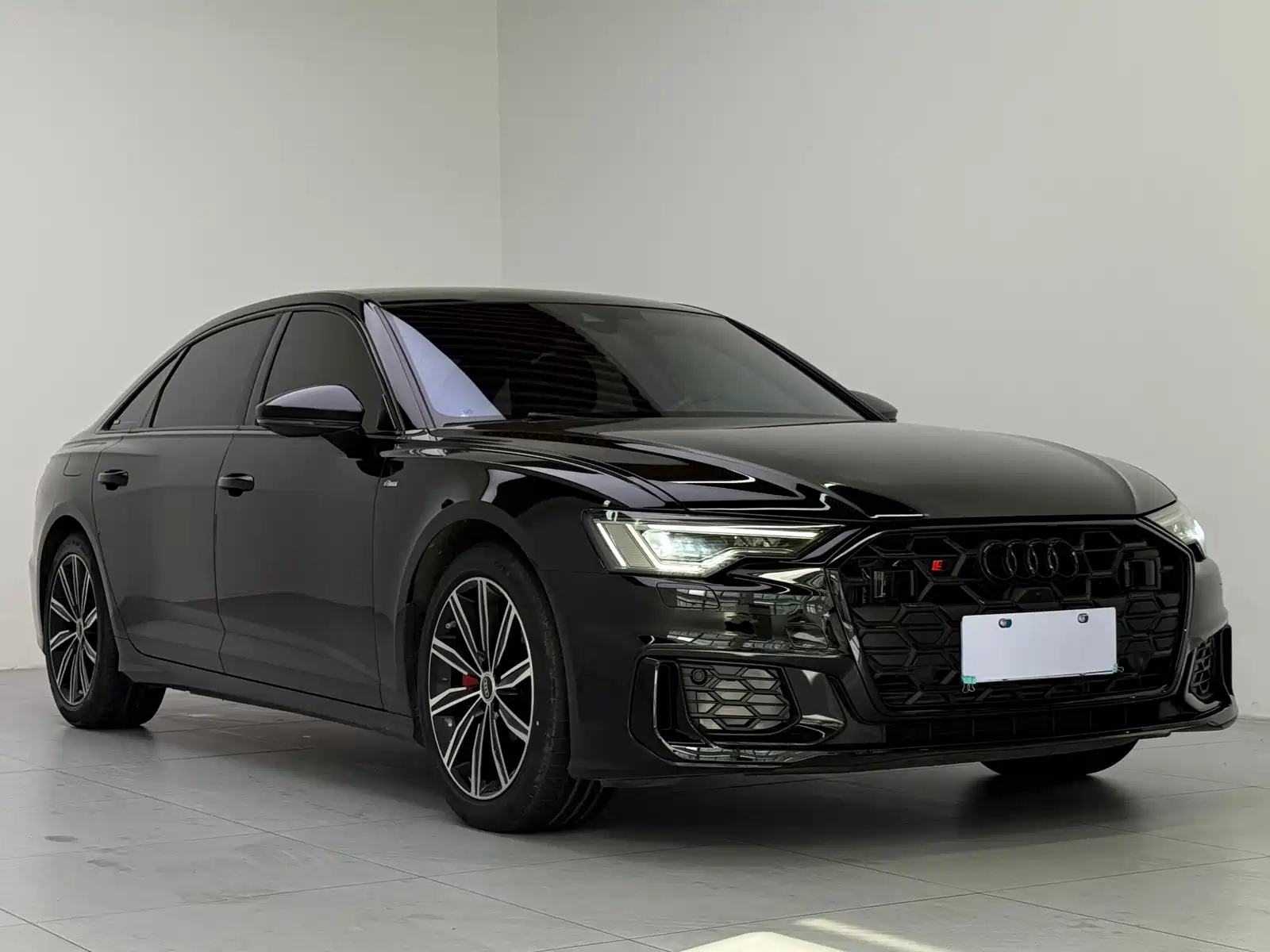 Фото 3 - Audi A6L