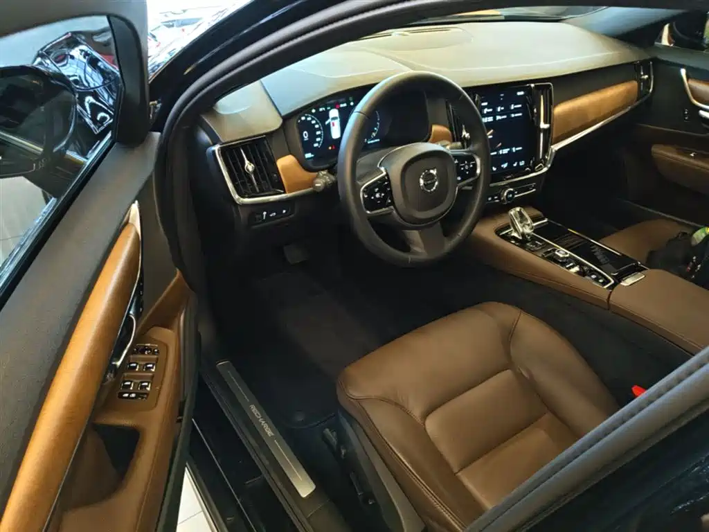 VOLVO S90 PLUG-IN HYBRID