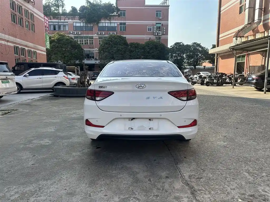 Hyundai Elantra 2020 1.6L Auto GL Pleasing Edition фото 3