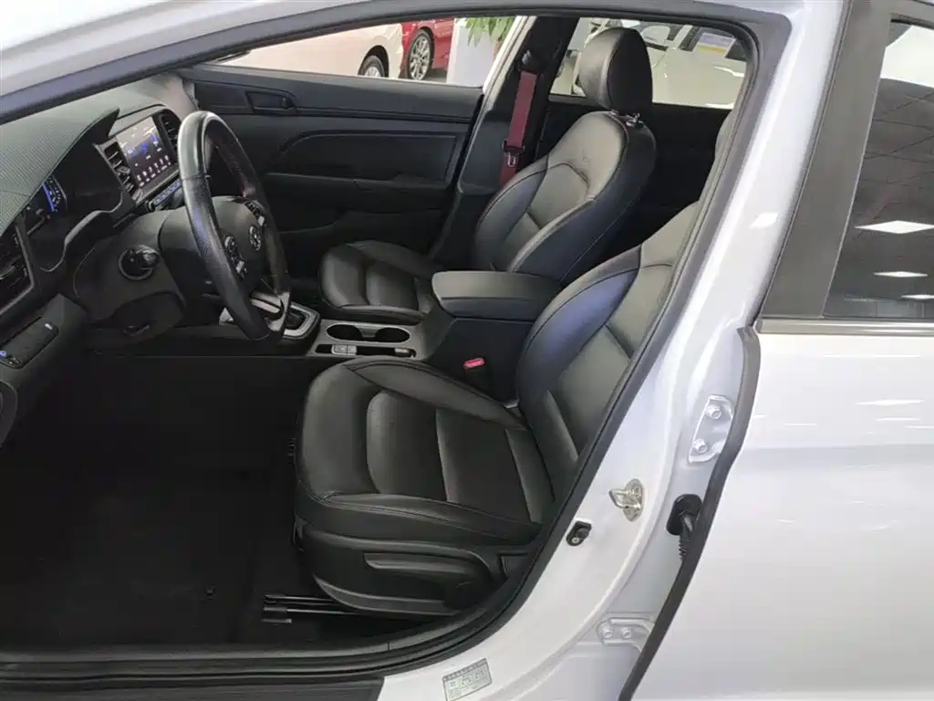 Hyundai Elantra 2018 1.4T DCT Dynamic·Vitality Model фото 15