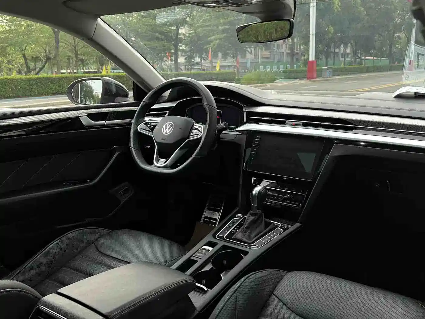 Volkswagen FAW-Volkswagen CC 2021 380TSI Eye-catching Edition 30th Anniversary фото 10