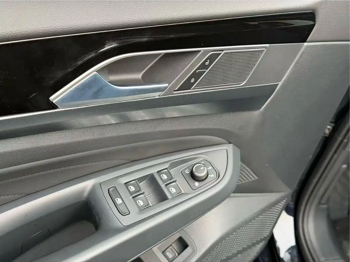 Volkswagen Passat 2025 Outstanding 330TSI Starlight Elite Edition фото 11