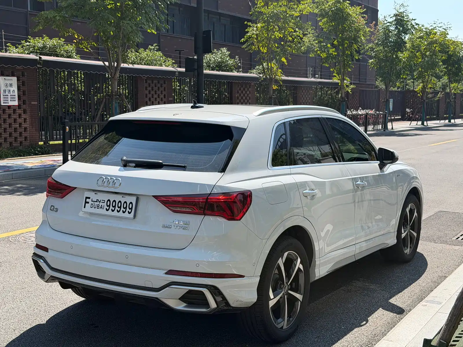 Photo 6 - Audi Q3